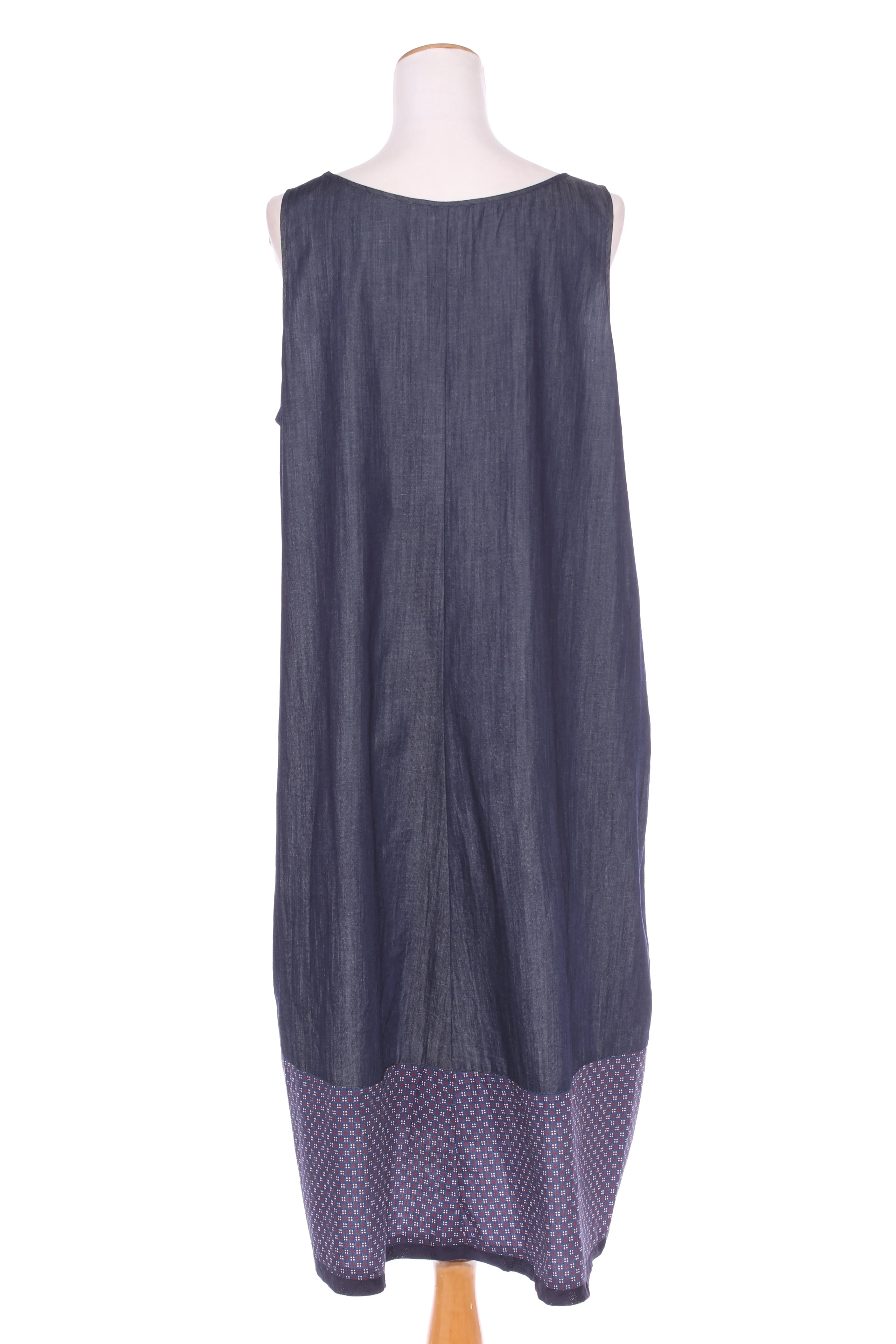 CODE by Euphoria (NZ) Patterned hem chambray dress! 20
