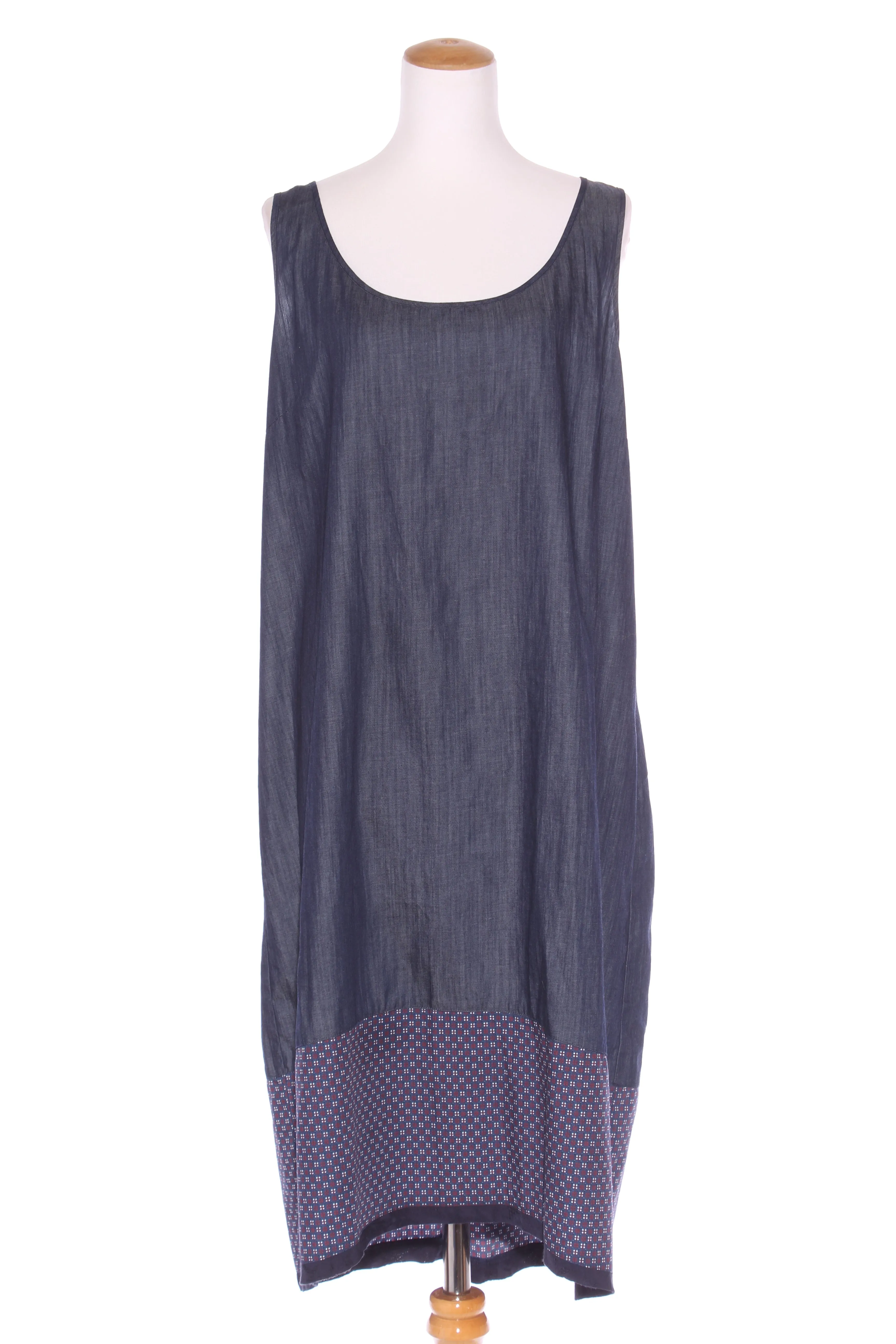 CODE by Euphoria (NZ) Patterned hem chambray dress! 20