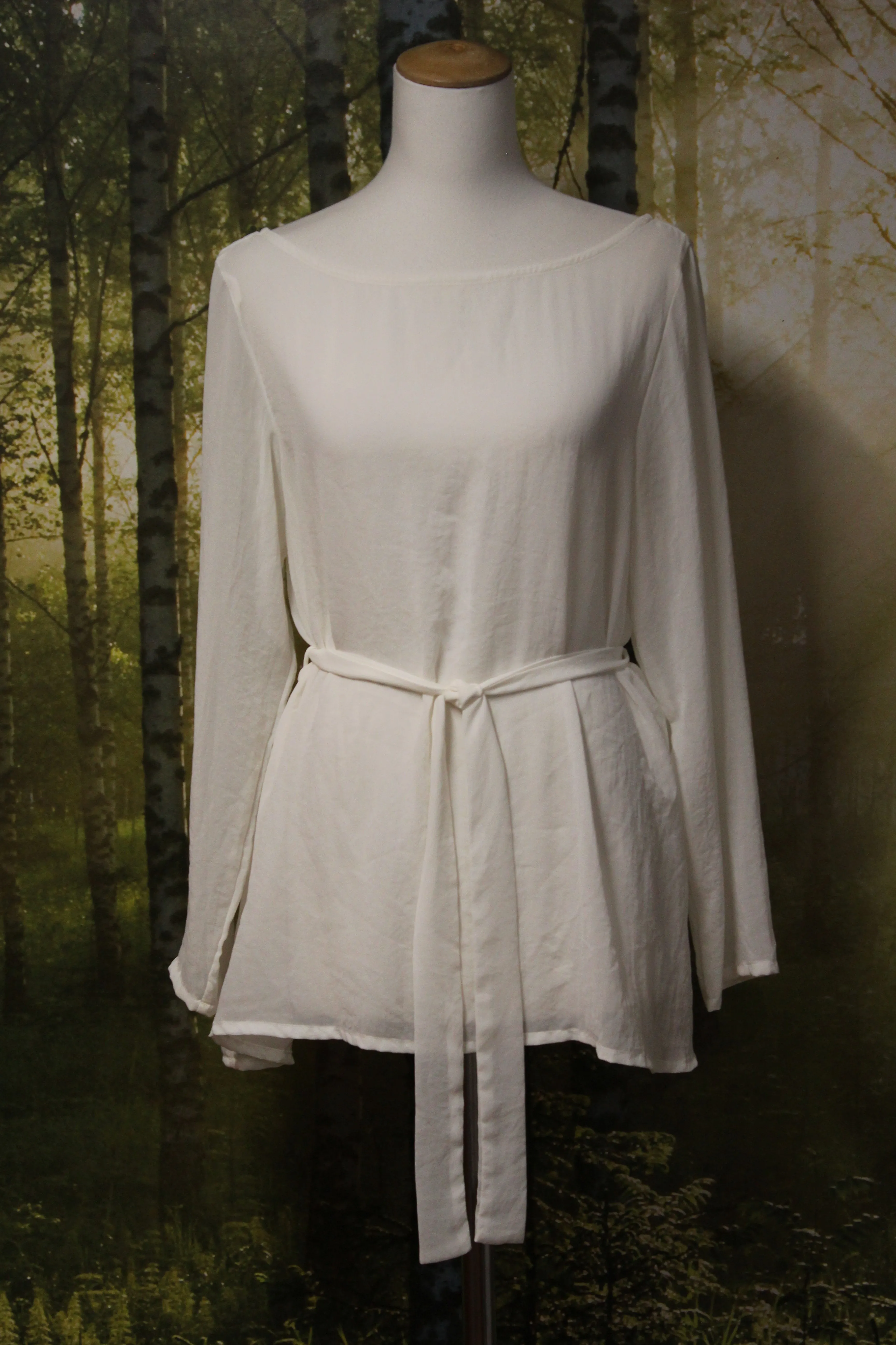 HARRIE & SAM - White chiffon top! 12