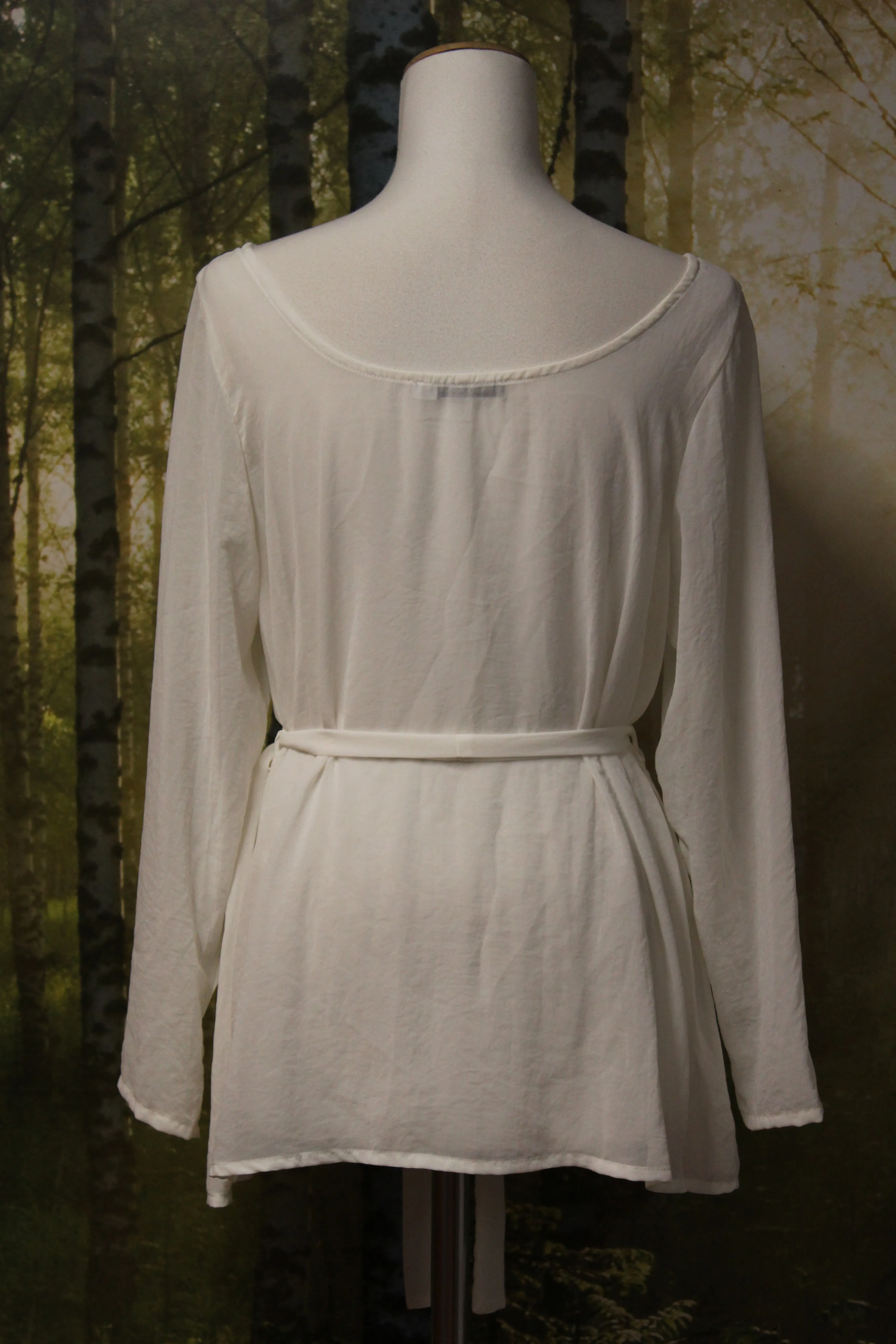 HARRIE & SAM - White chiffon top! 12