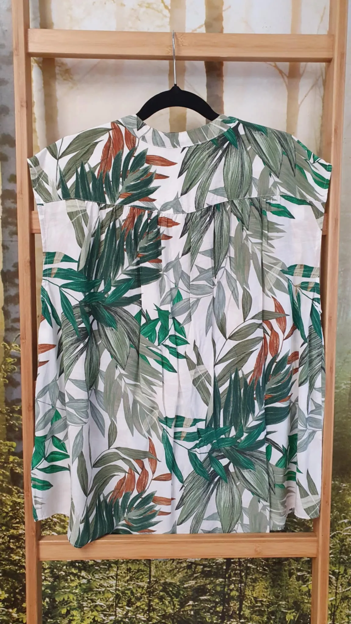 WITCHERY - Tropical print button through blouse! 14